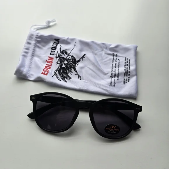 Espolon Tequila Black Sunglasses with UV Protection - Picture 2 of 7
